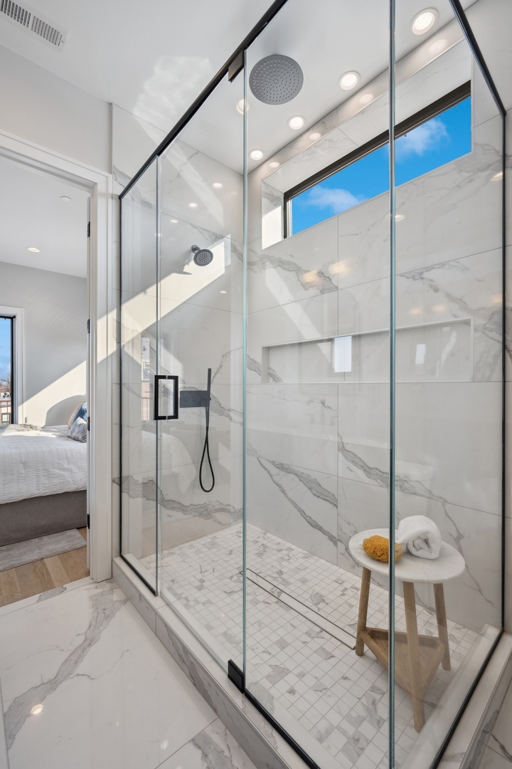 2487 N Milwaukee Avenue Unit: 3A