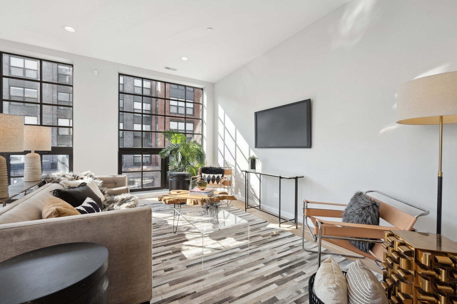 2487 N Milwaukee Avenue Unit: 3A