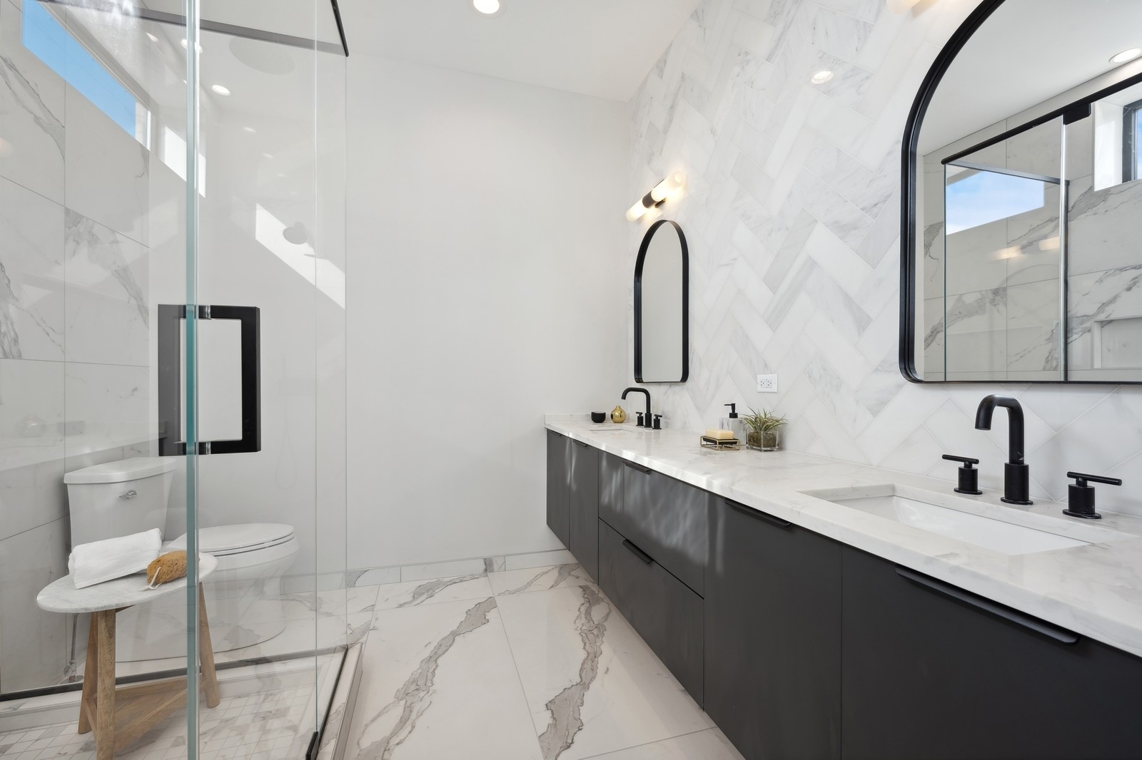 2487 N Milwaukee Avenue Unit: 3A