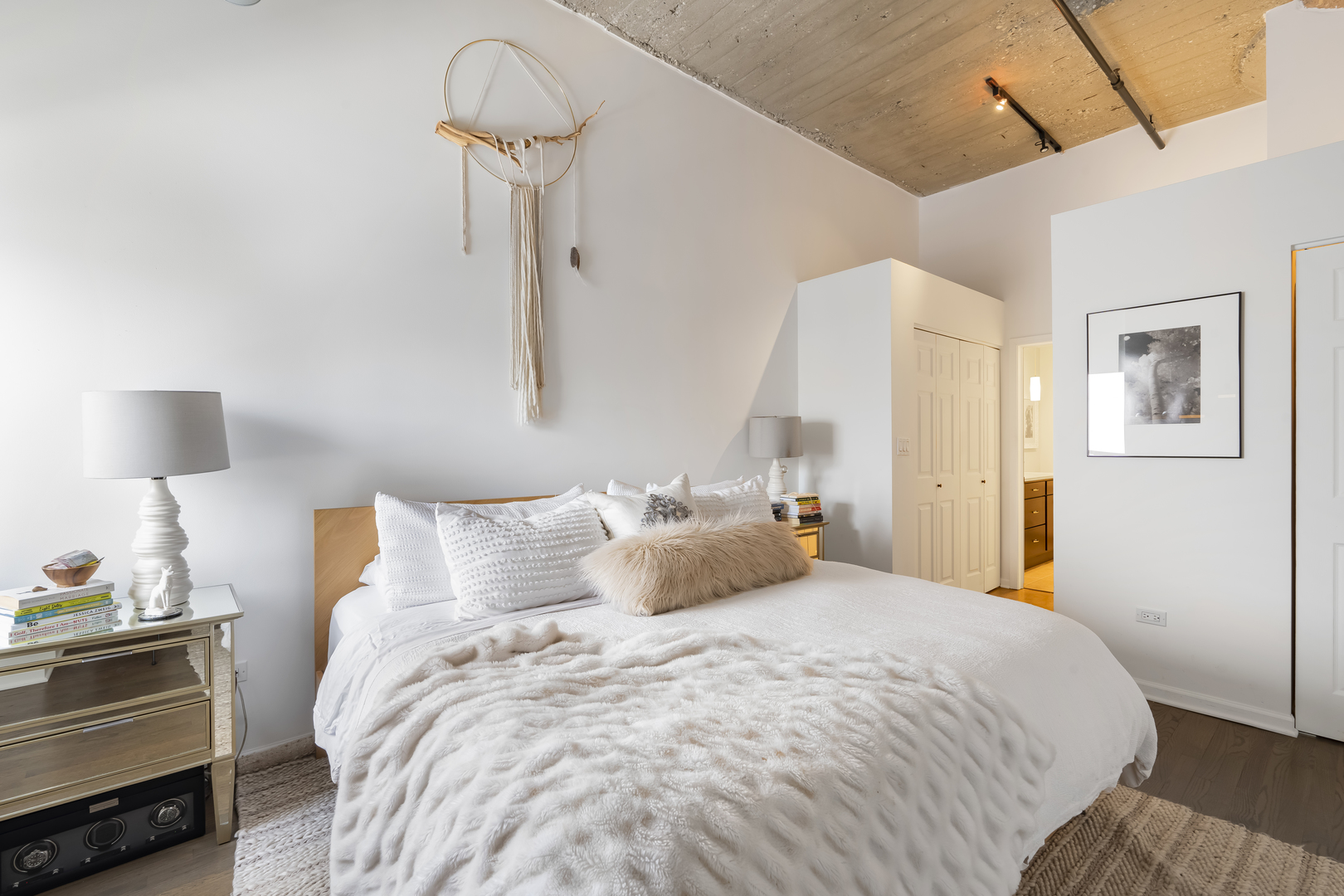 758 N Larrabee Street Unit: 617