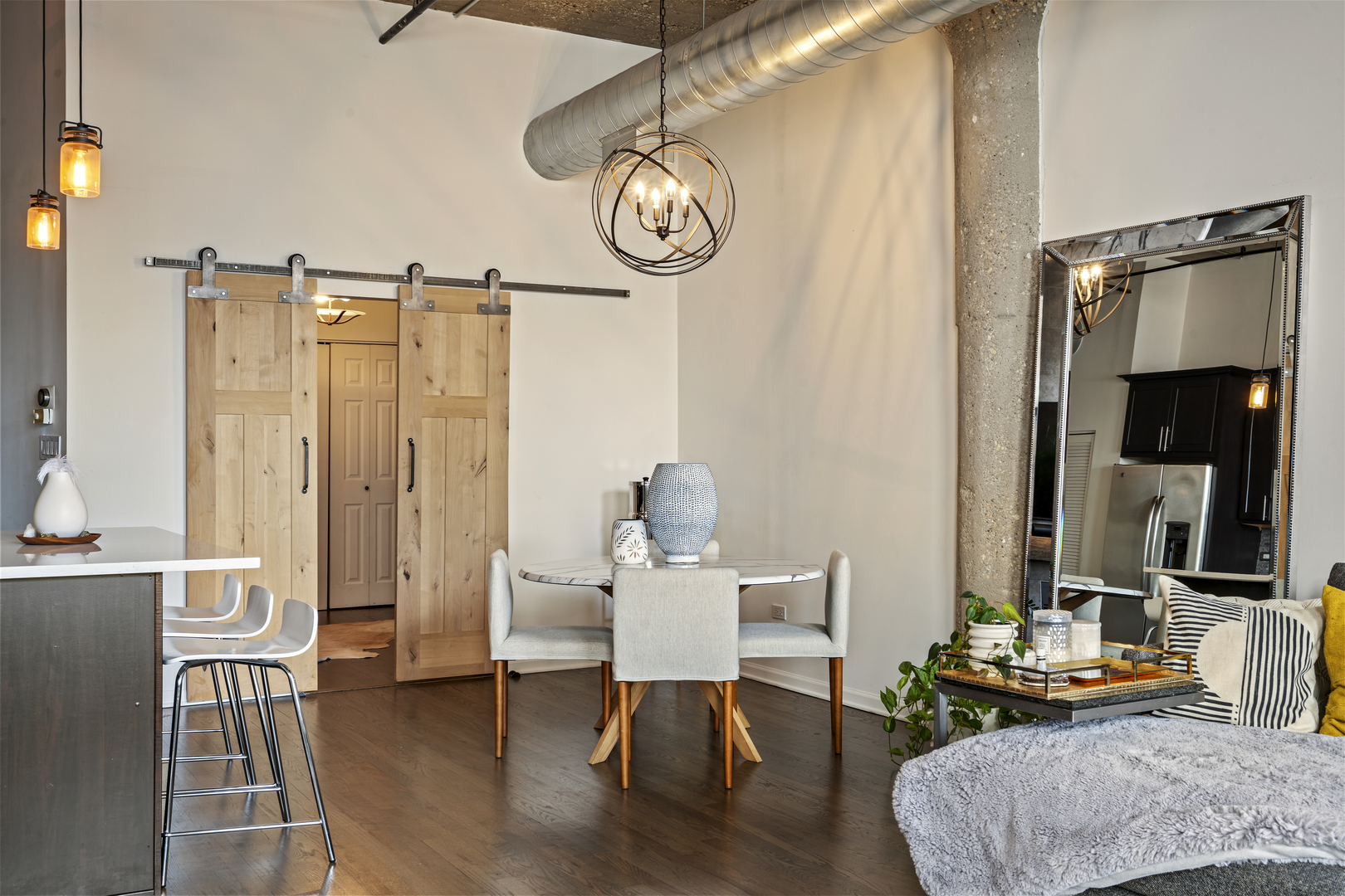 758 N Larrabee Street Unit: 617