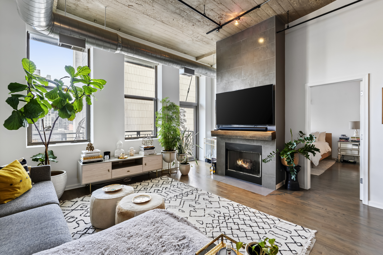 758 N Larrabee Street Unit: 617