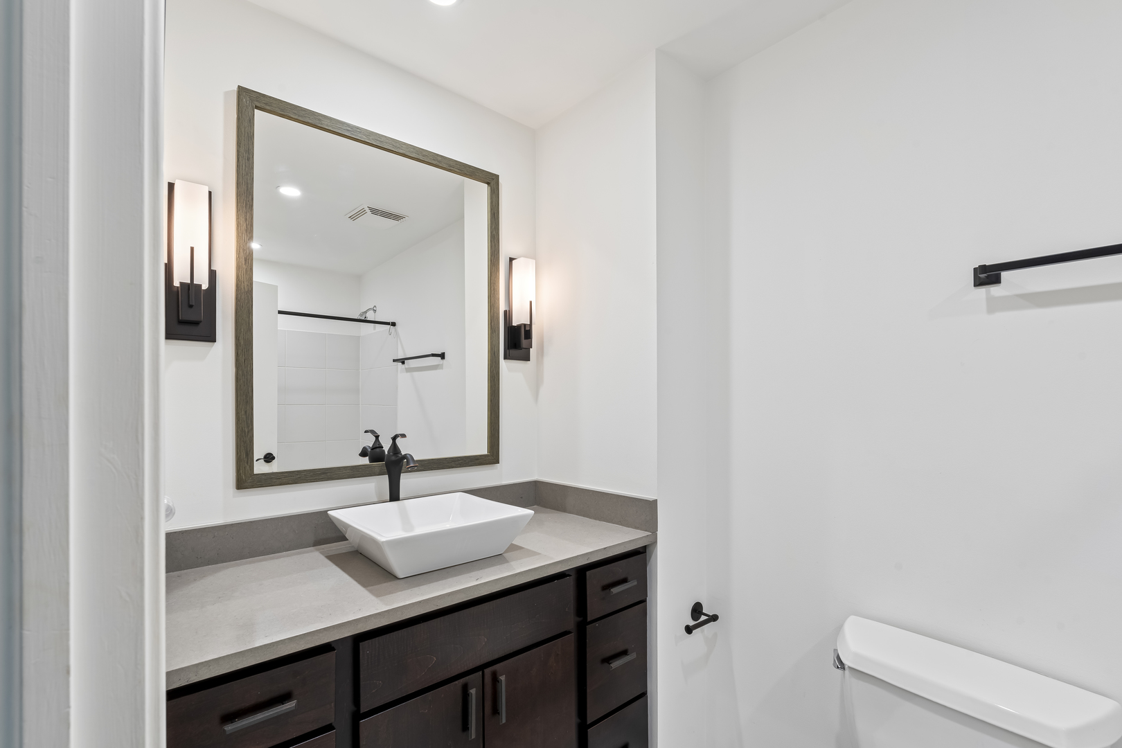 758 N Larrabee Street Unit: 617