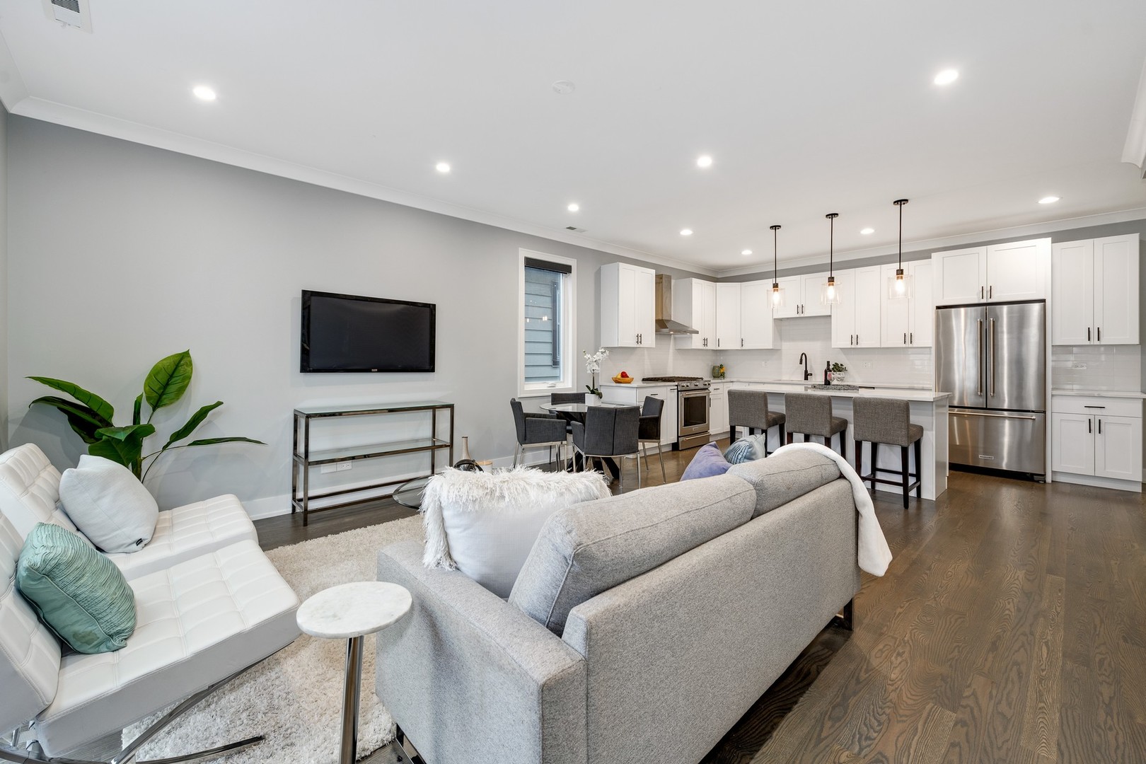 1830 W 21st Place Unit: 2