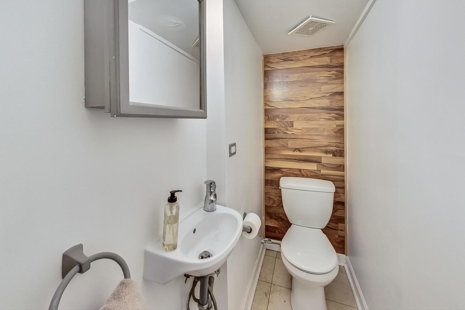 4936.5 N Winthrop Avenue Unit: 1W