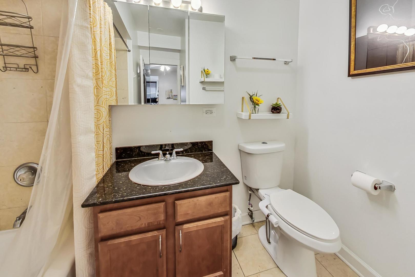 4936.5 N Winthrop Avenue Unit: 1W