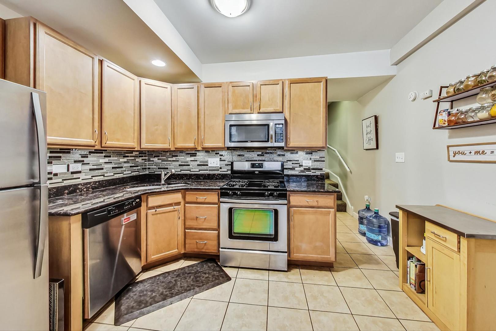 4936.5 N Winthrop Avenue Unit: 1W