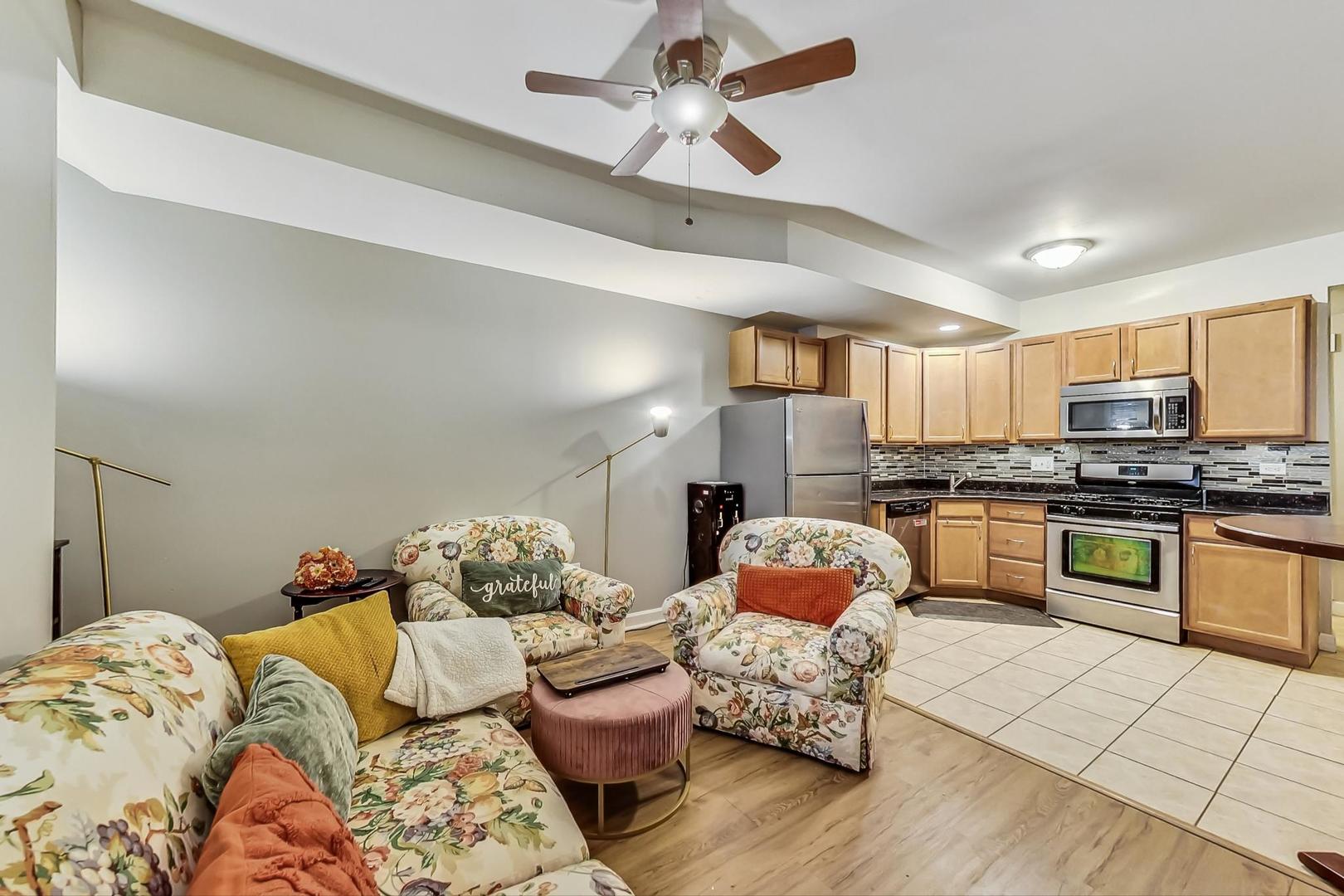 4936.5 N Winthrop Avenue Unit: 1W