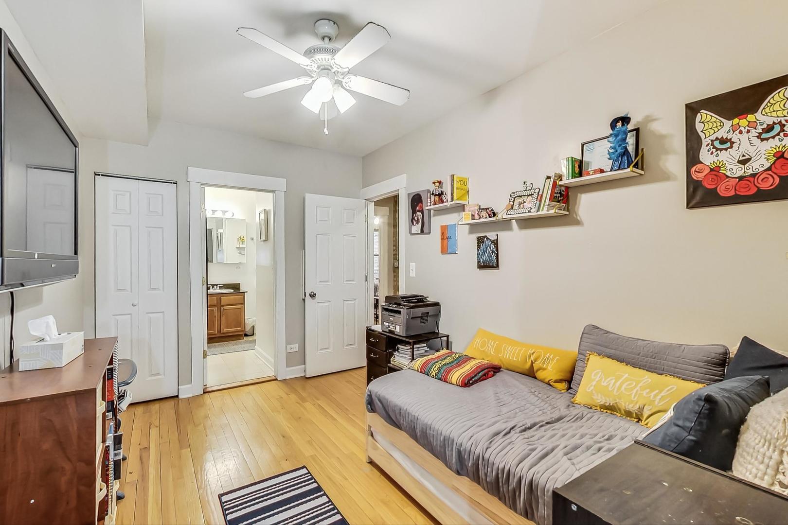 4936.5 N Winthrop Avenue Unit: 1W