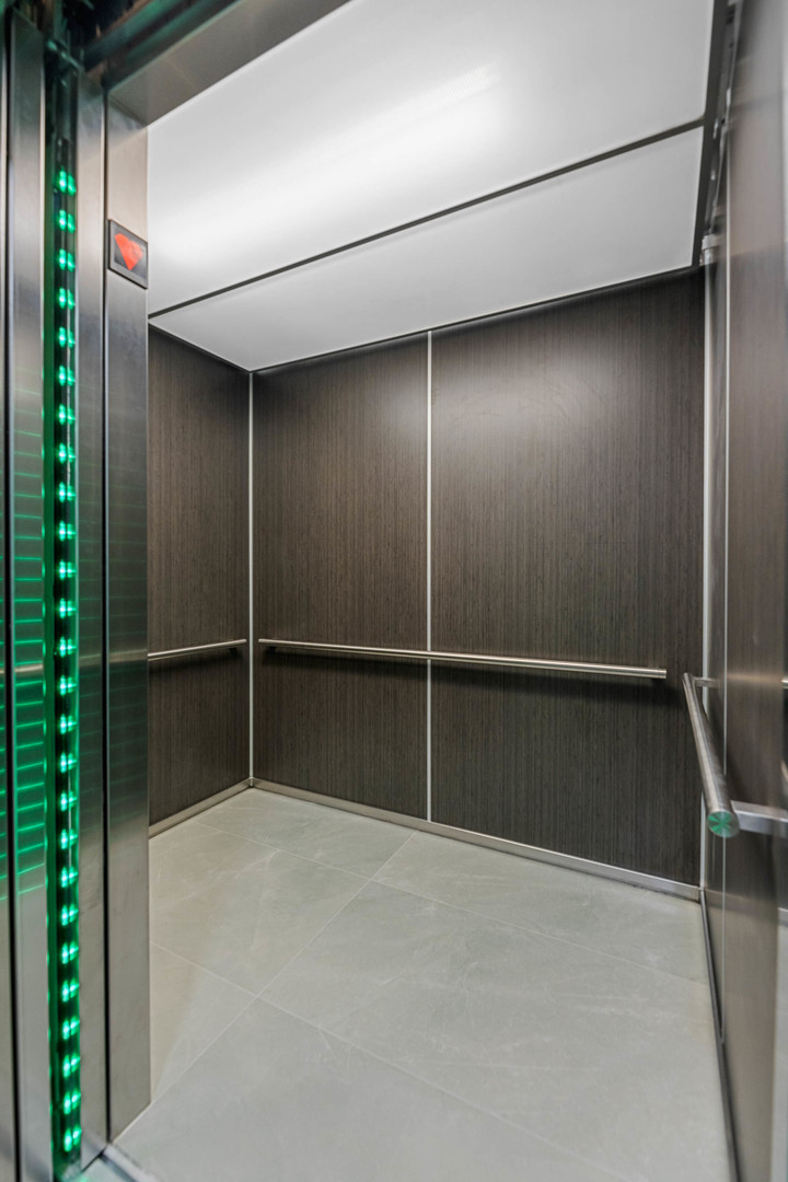 514 N Leavitt Street Unit: 303