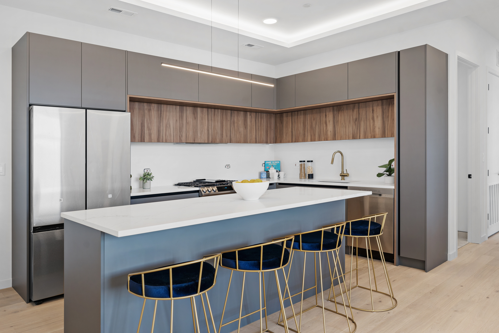 514 N Leavitt Street Unit: 303