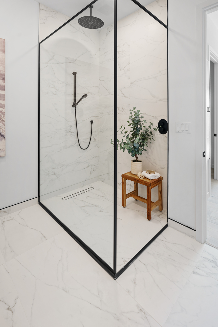 514 N Leavitt Street Unit: 303