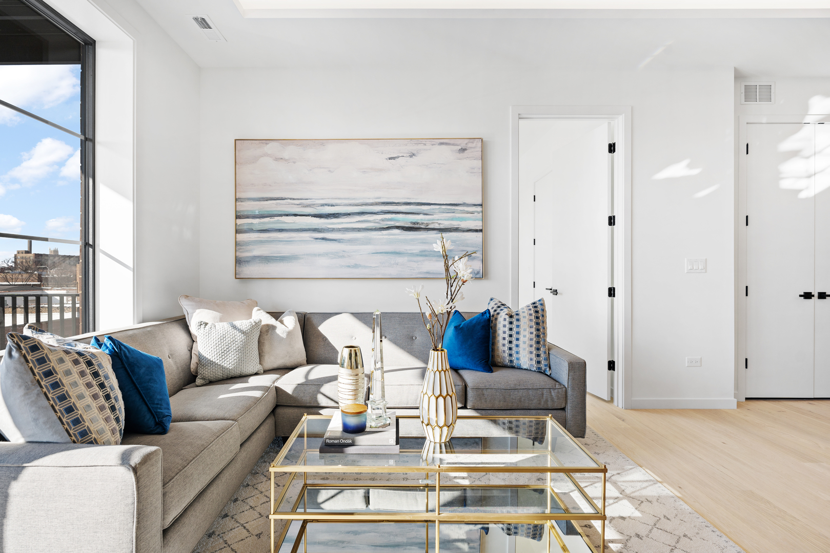 514 N Leavitt Street Unit: 303