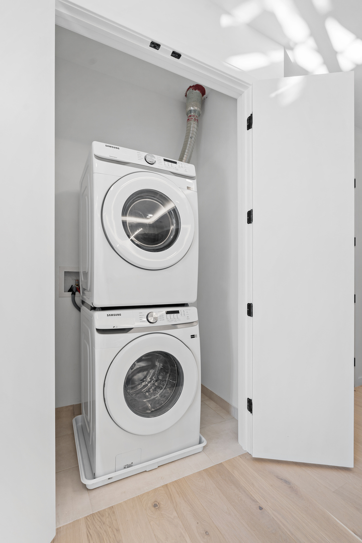 514 N Leavitt Street Unit: 303