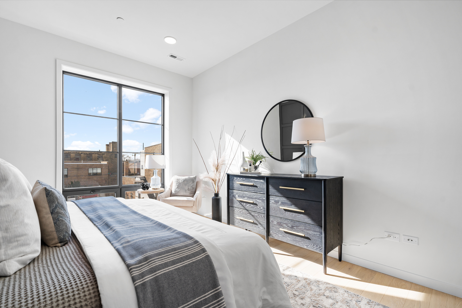 514 N Leavitt Street Unit: 303