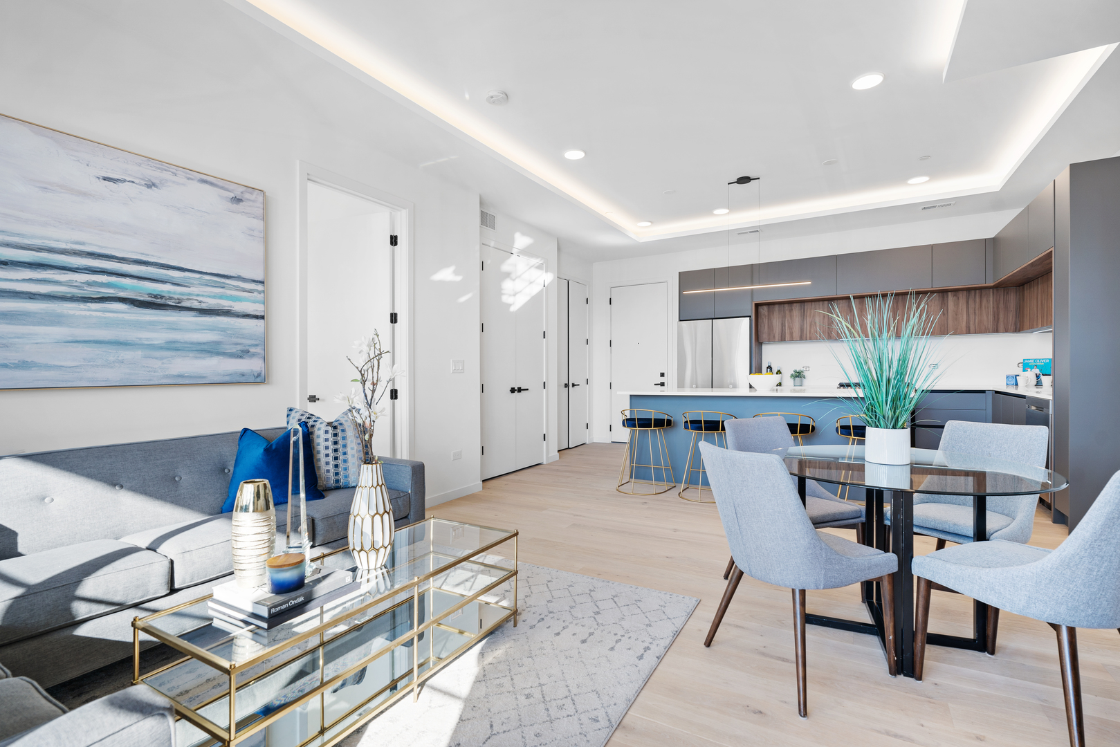 514 N Leavitt Street Unit: 303