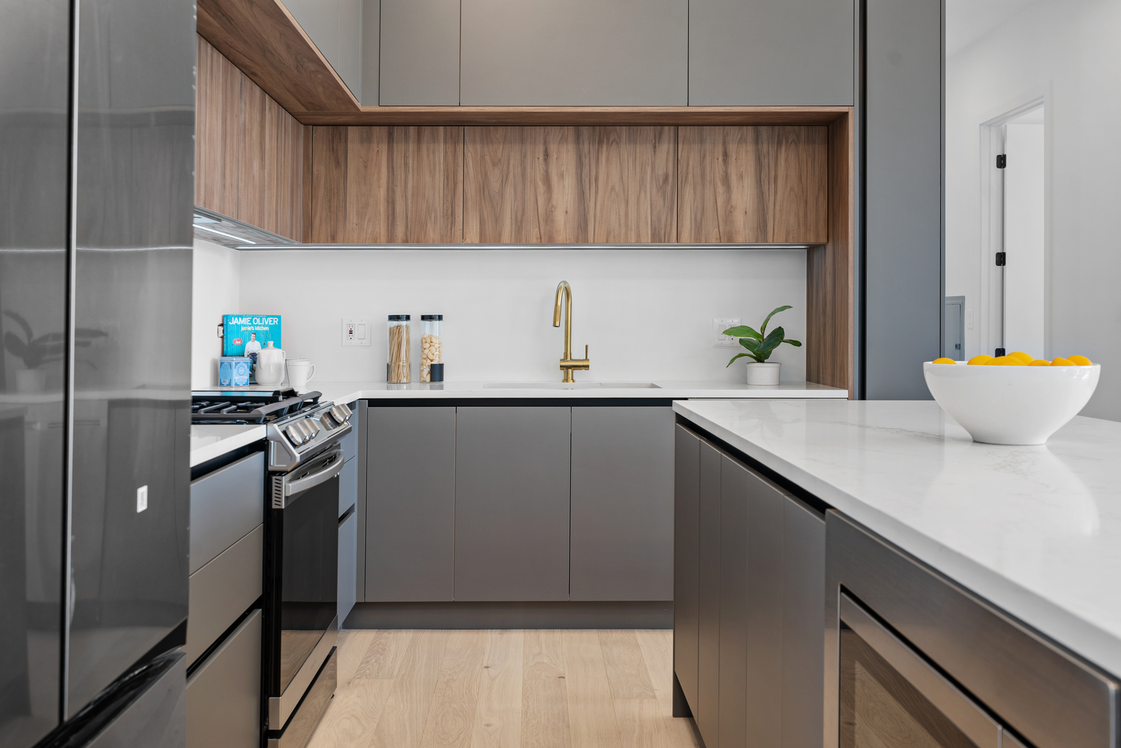 514 N Leavitt Street Unit: 303