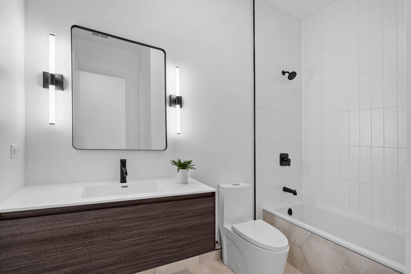 514 N Leavitt Street Unit: 303