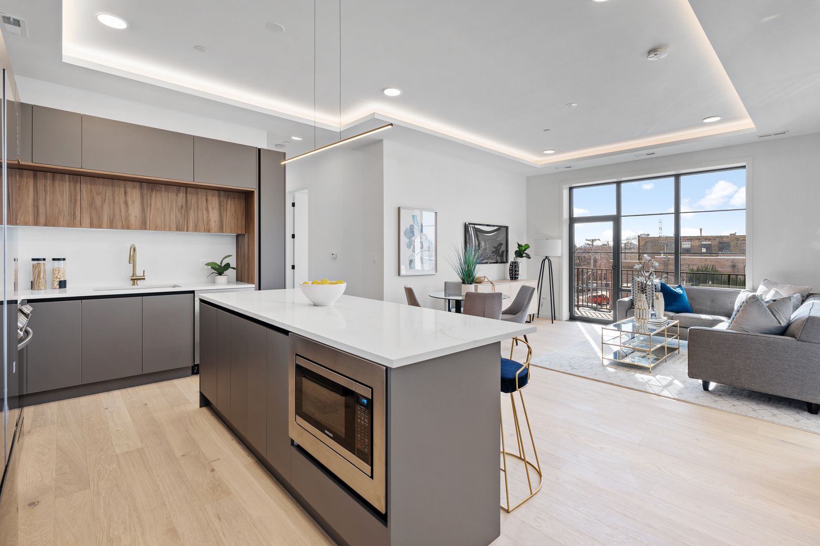 514 N Leavitt Street Unit: 303