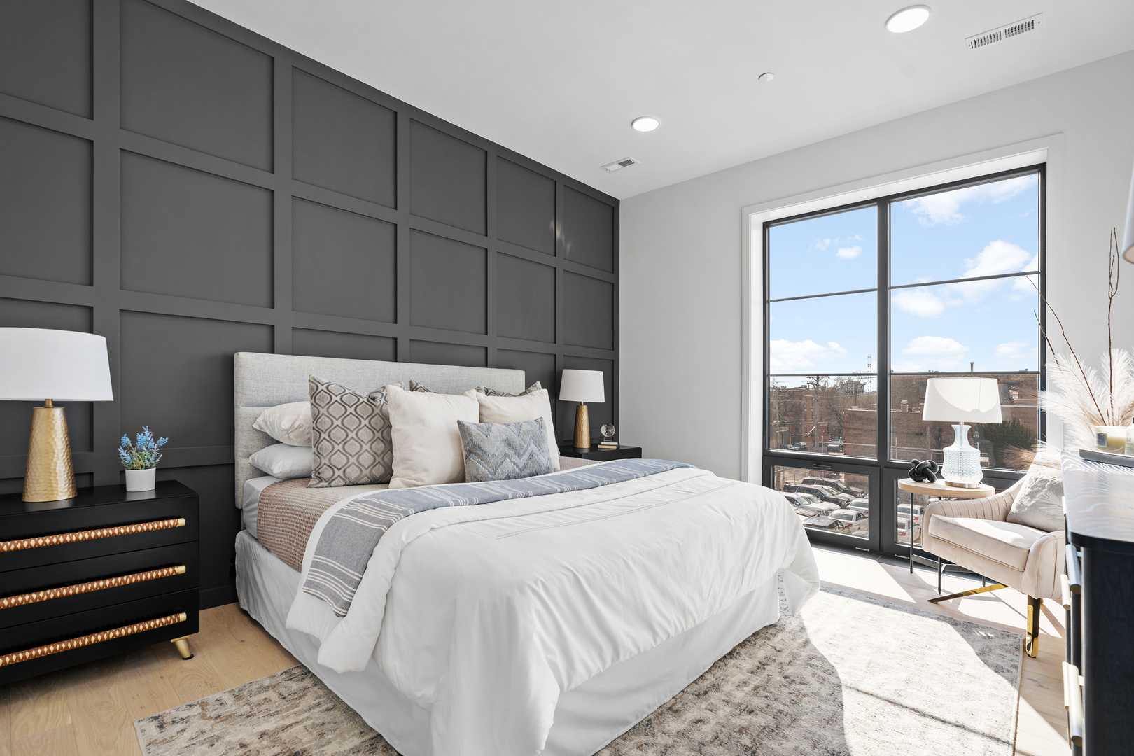 514 N Leavitt Street Unit: 303