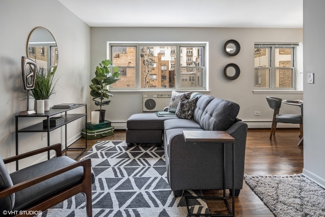 420 W Aldine Avenue Unit: 428