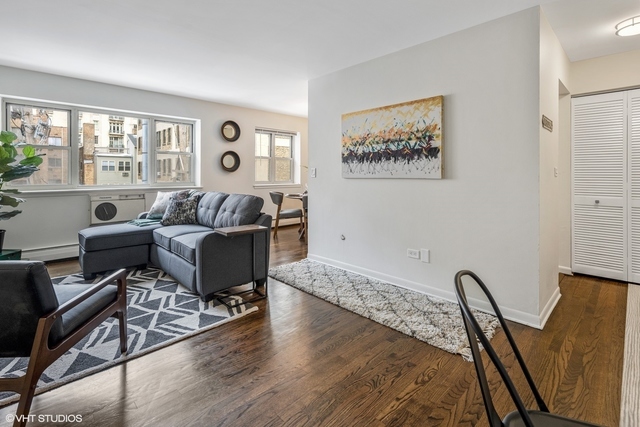 420 W Aldine Avenue Unit: 428