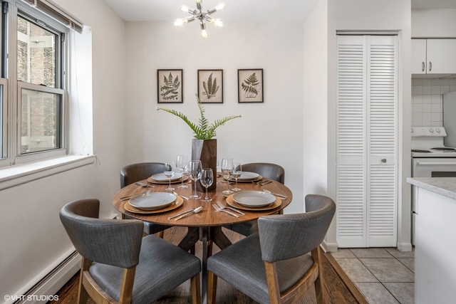 420 W Aldine Avenue Unit: 428