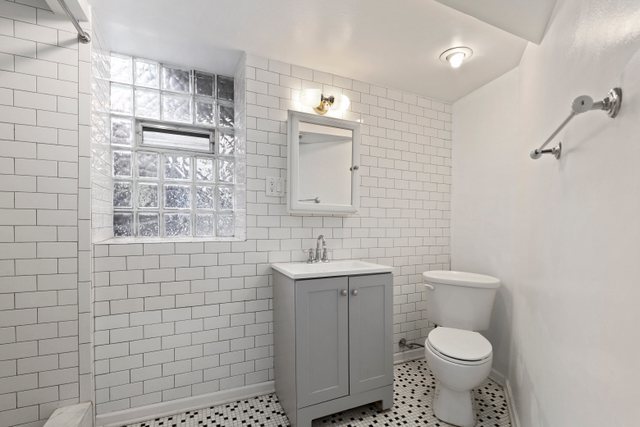 5922 N Magnolia Avenue Unit: 1S