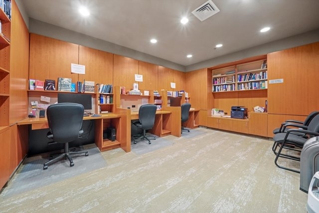 208 W Washington Street Unit: 1504