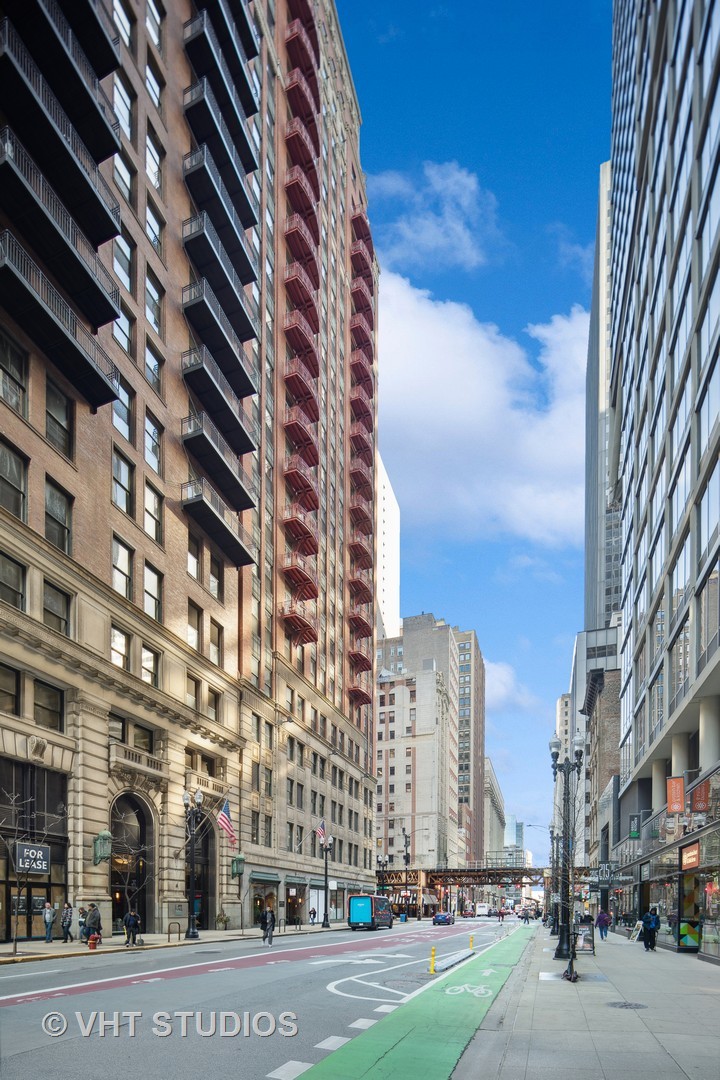 208 W Washington Street Unit: 1504