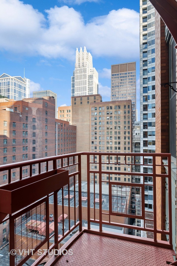 208 W Washington Street Unit: 1504