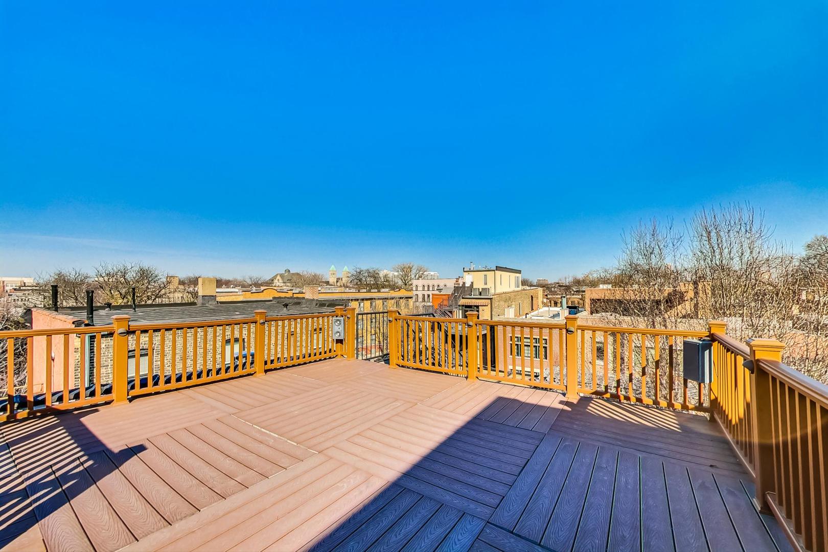 2053 N Clifton Avenue Unit: 3