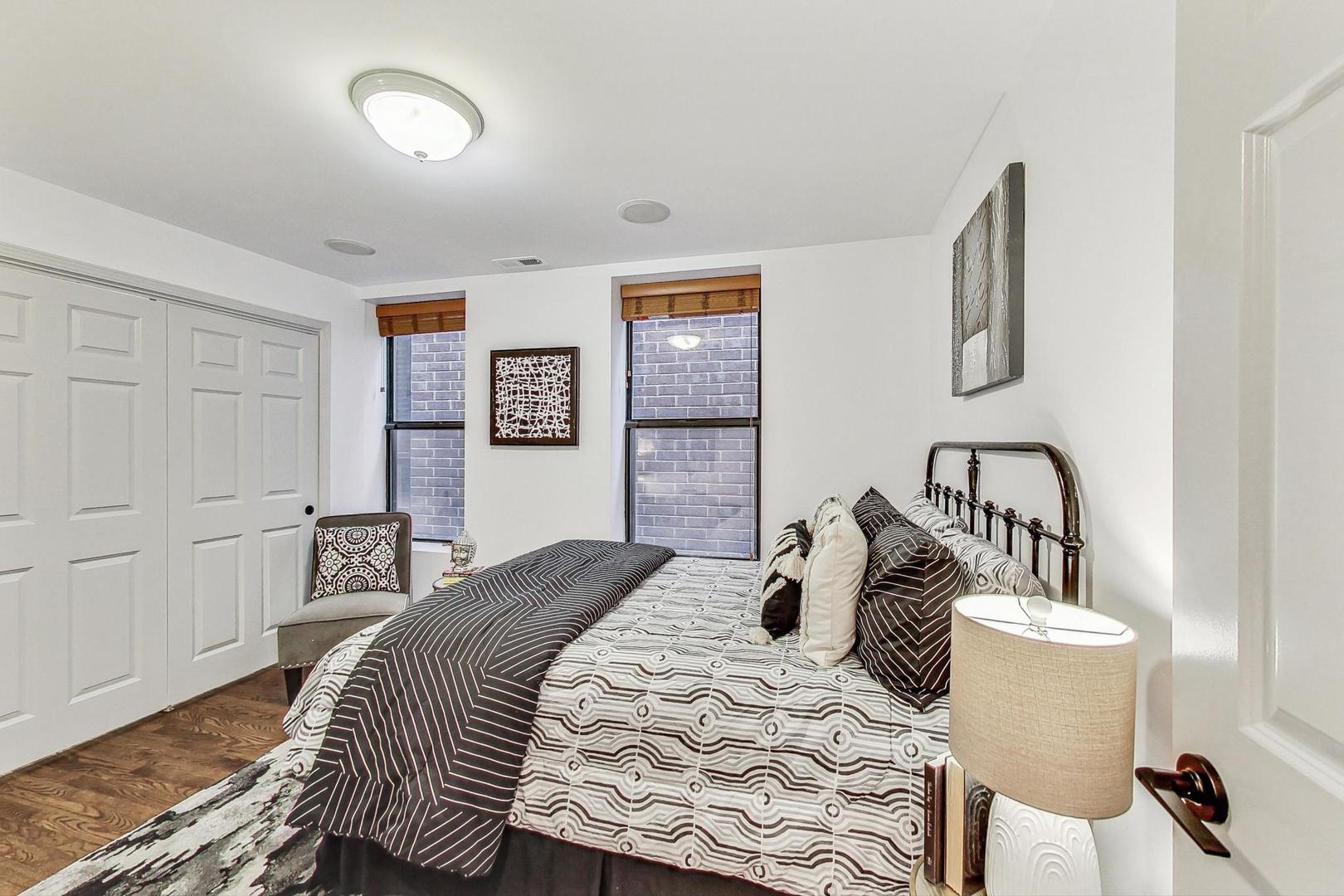 2053 N Clifton Avenue Unit: 3