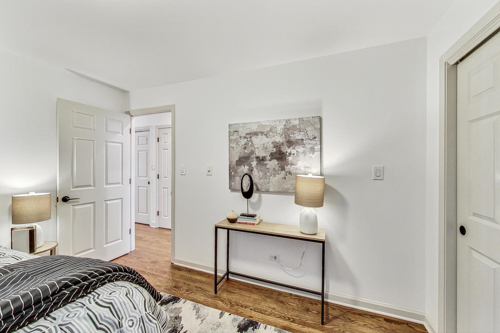 2053 N Clifton Avenue Unit: 3