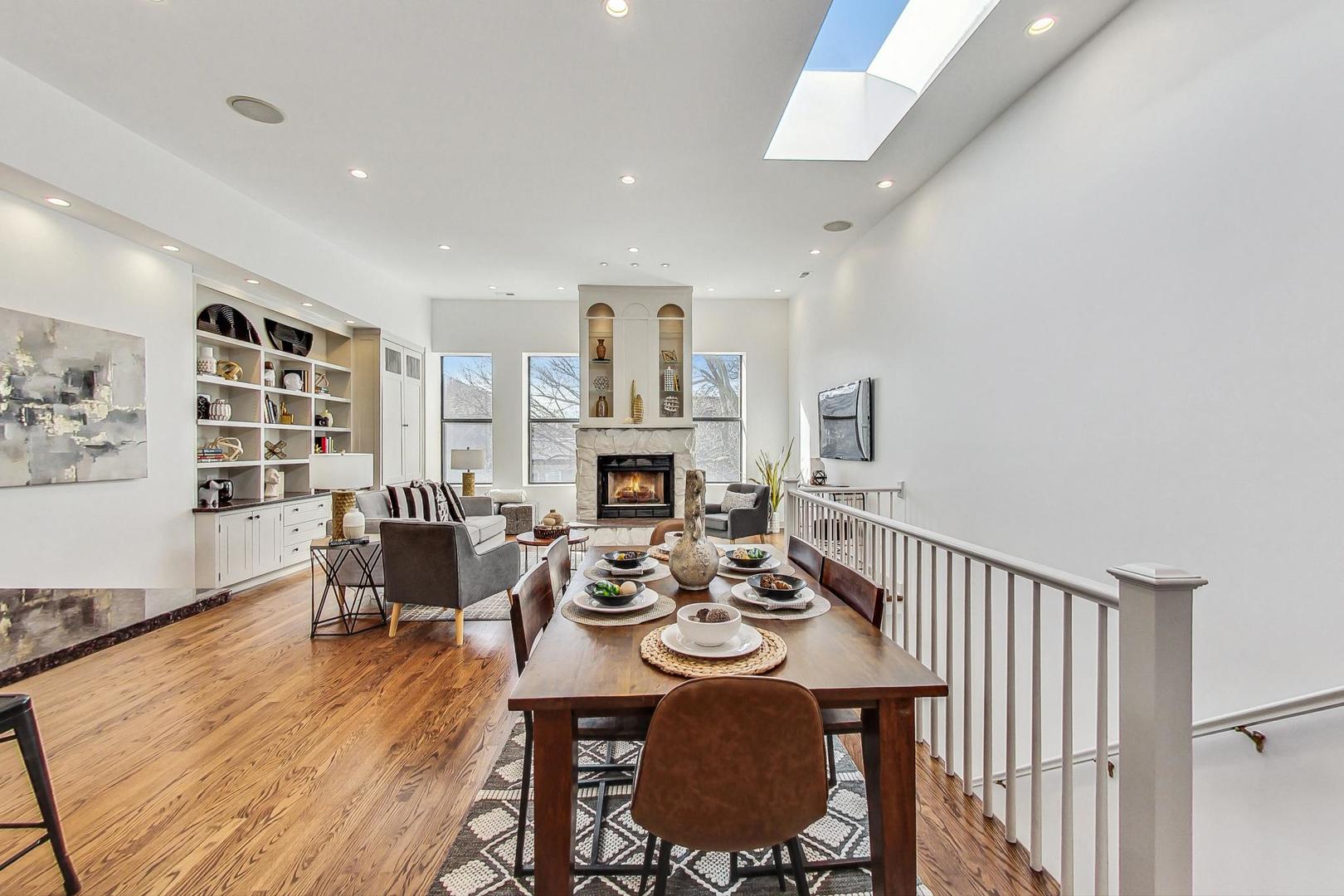 2053 N Clifton Avenue Unit: 3