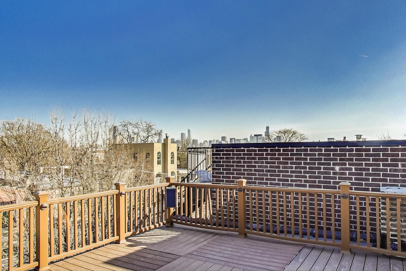 2053 N Clifton Avenue Unit: 3