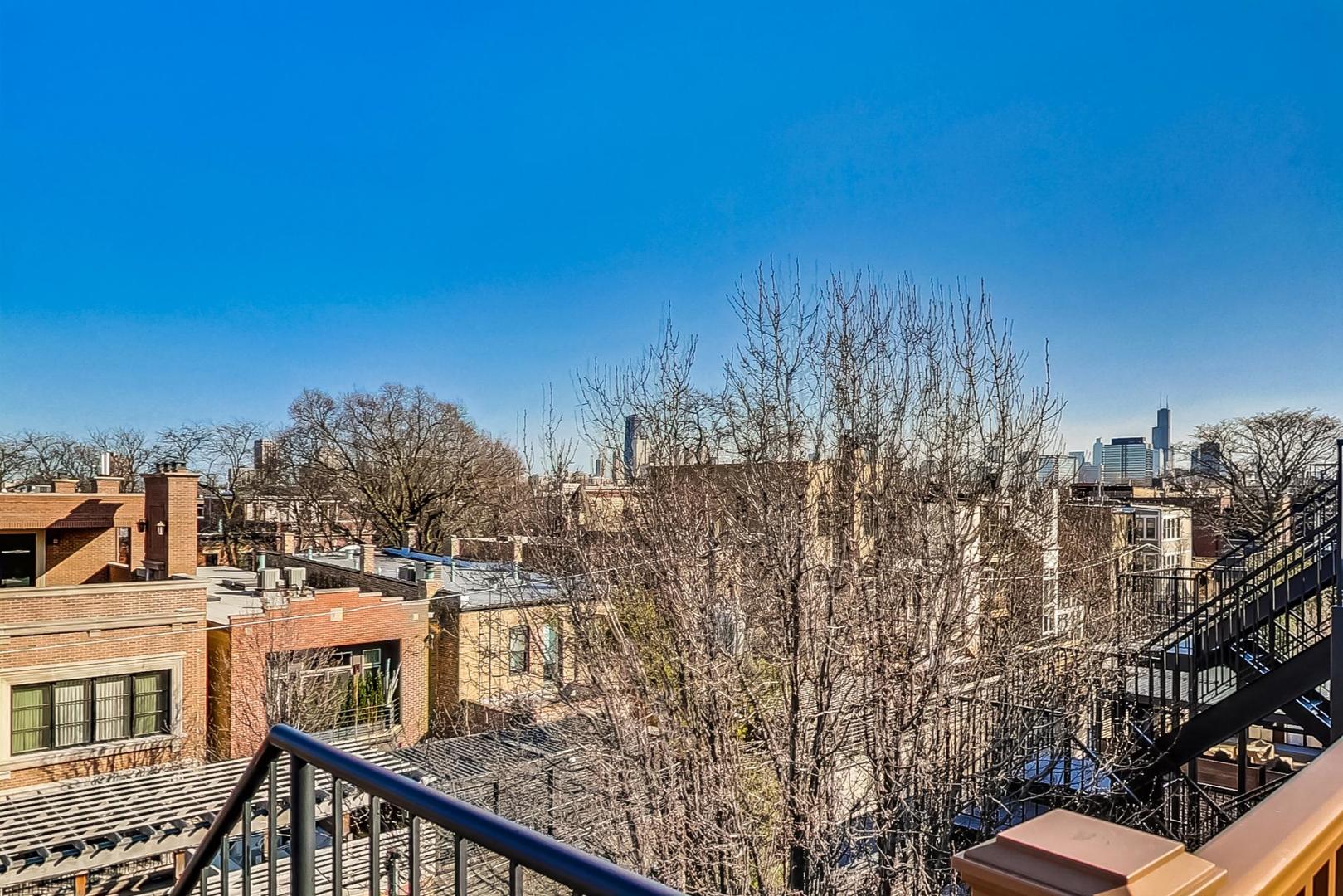 2053 N Clifton Avenue Unit: 3