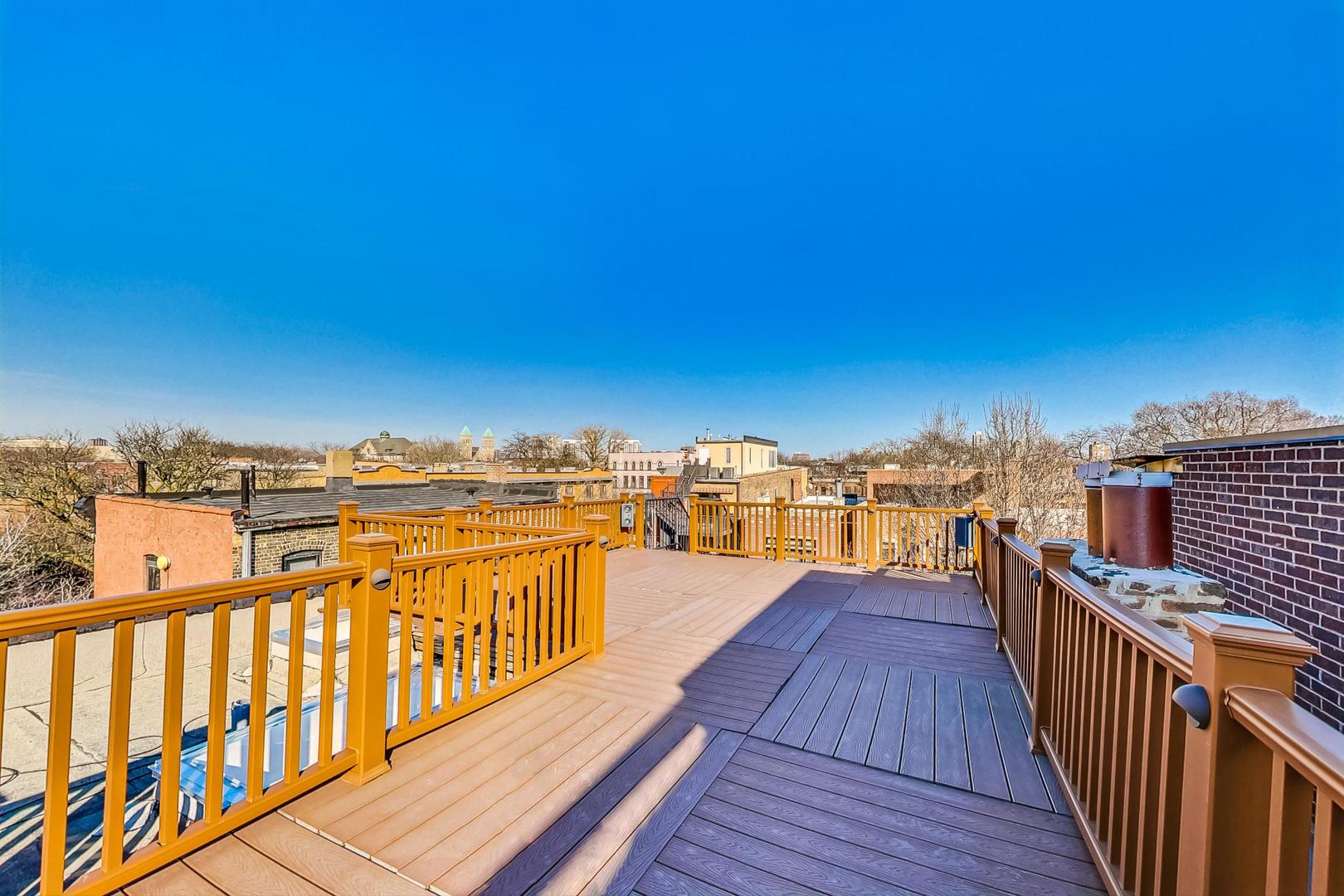 2053 N Clifton Avenue Unit: 3