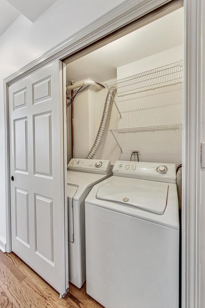 2053 N Clifton Avenue Unit: 3