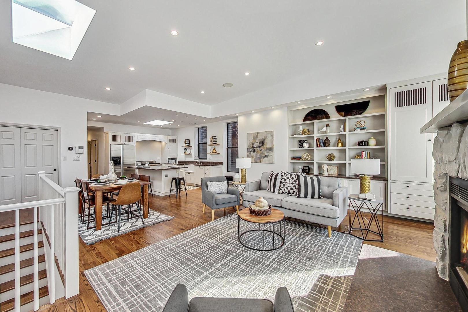 2053 N Clifton Avenue Unit: 3