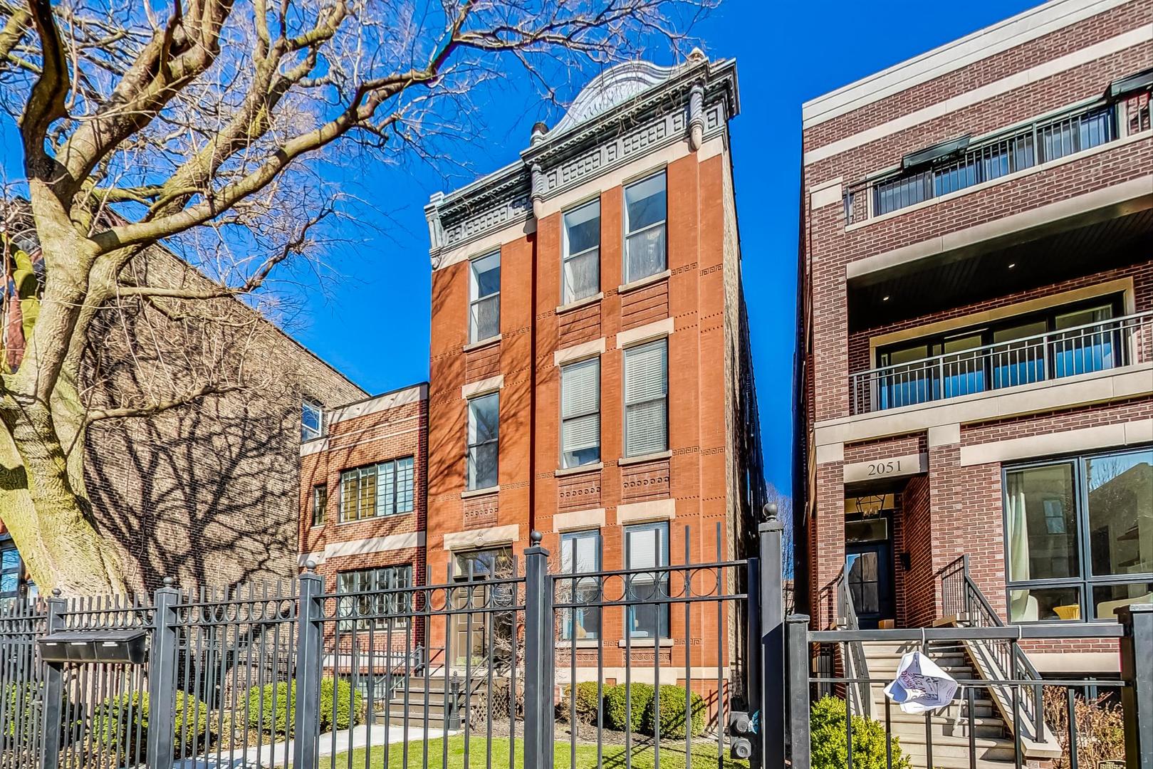 2053 N Clifton Avenue Unit: 3