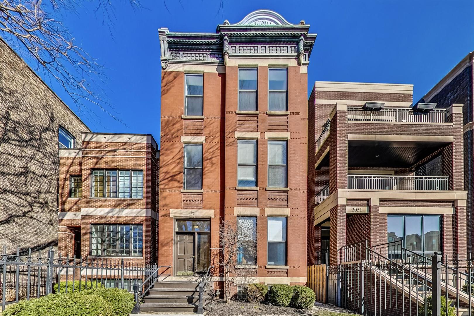 2053 N Clifton Avenue Unit: 3