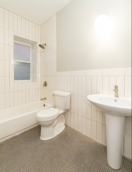 4240 S Cottage Grove Avenue Unit: 2C