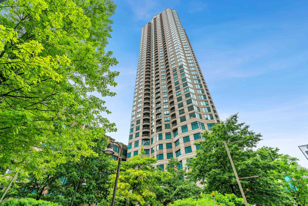 400 N LASALLE Drive Unit: 1507