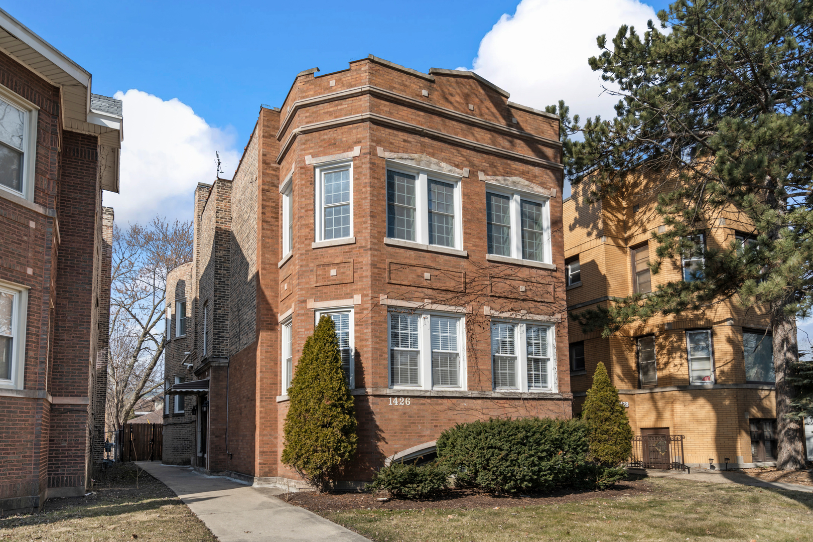 1426 N AUSTIN Boulevard