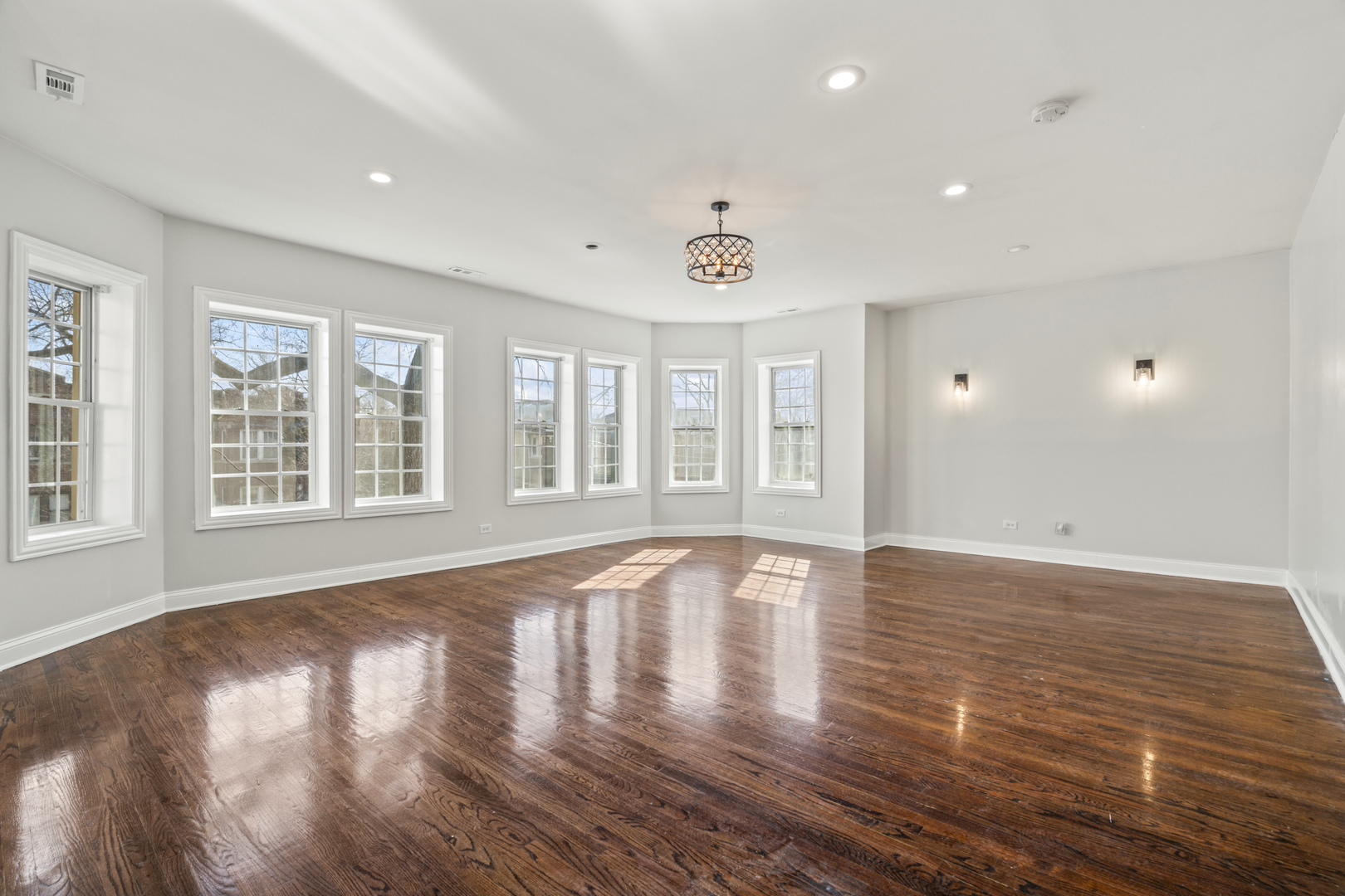 1426 N AUSTIN Boulevard