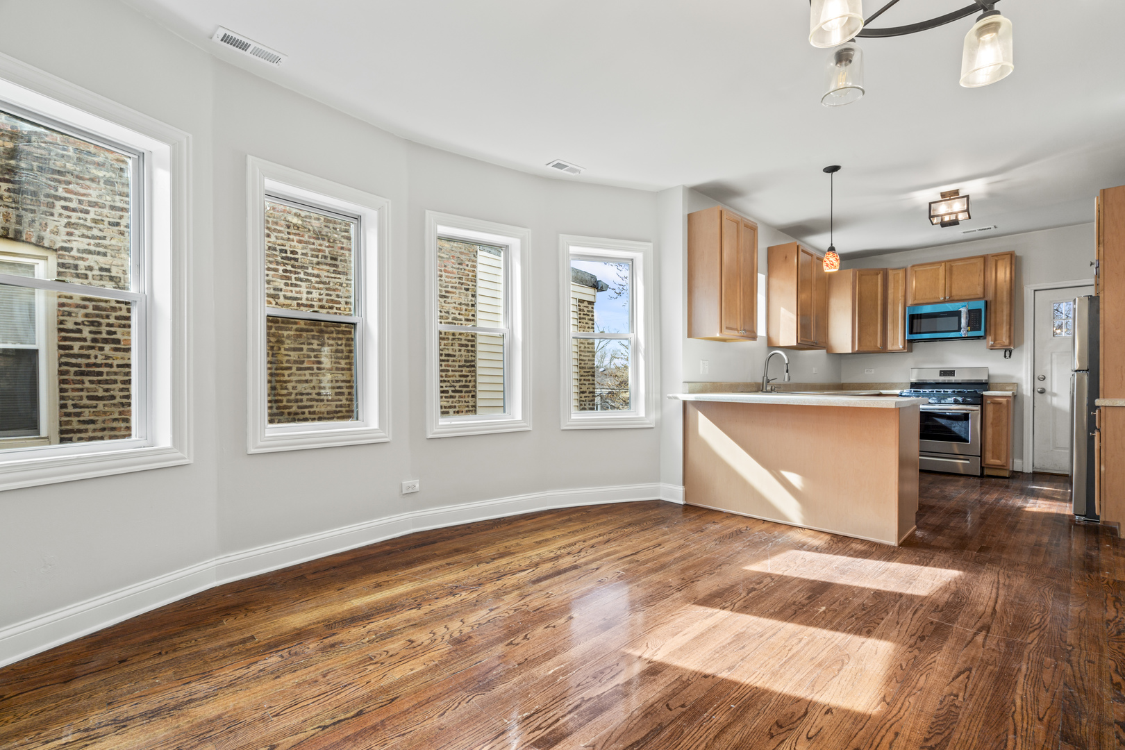 1426 N AUSTIN Boulevard