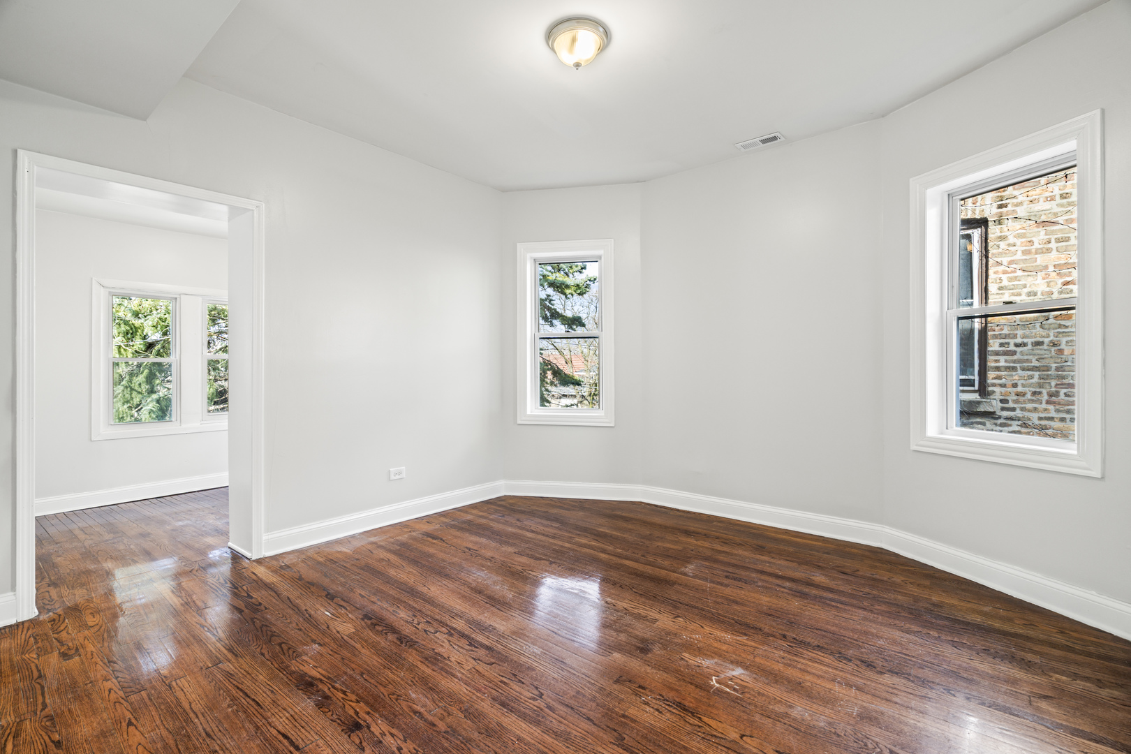 1426 N AUSTIN Boulevard