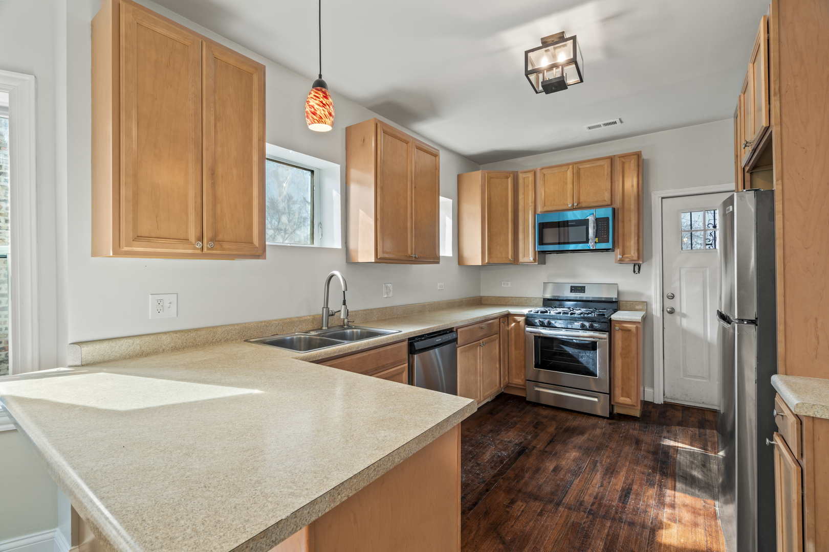 1426 N AUSTIN Boulevard