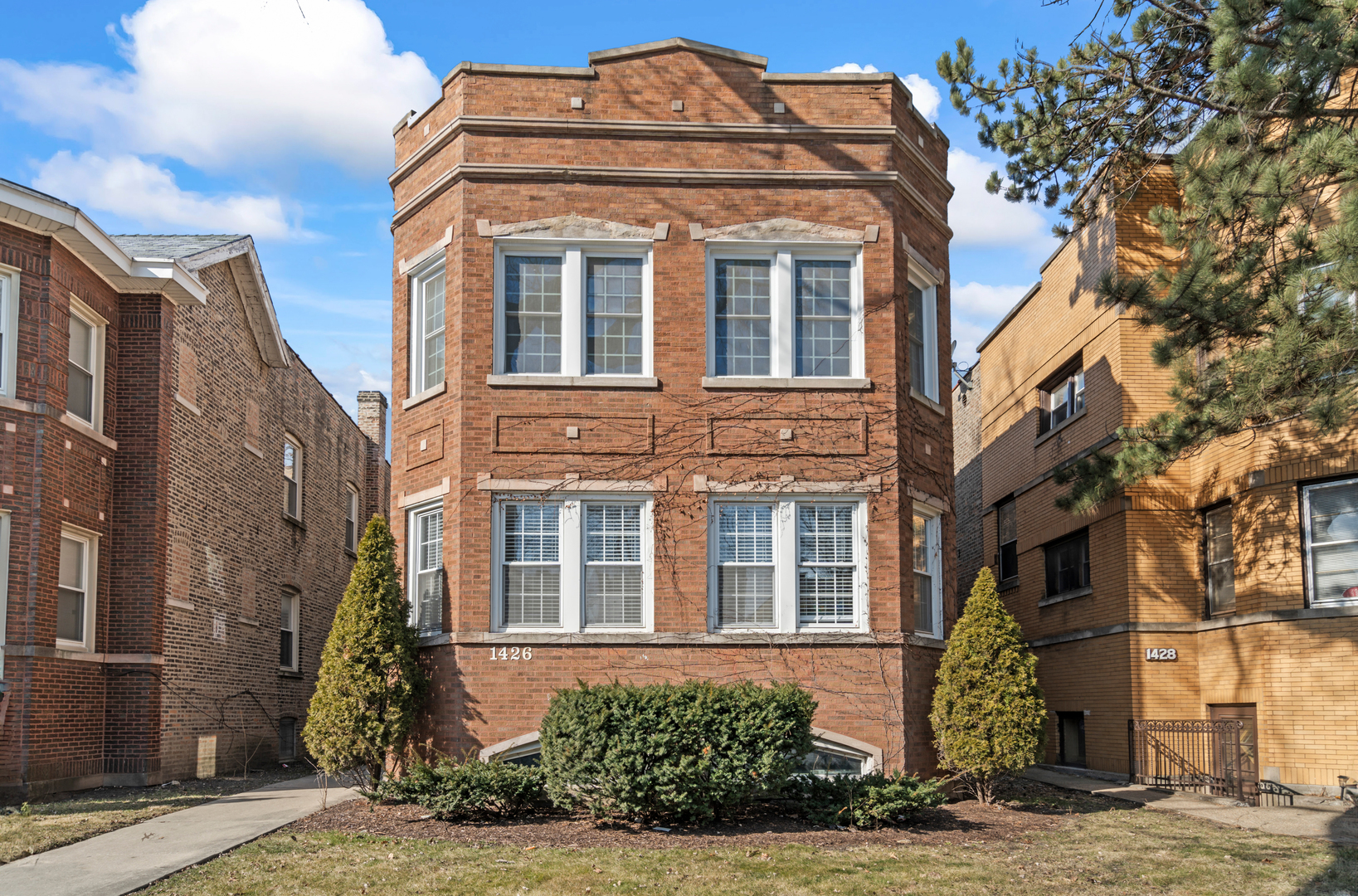 1426 N AUSTIN Boulevard